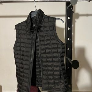 NorthFace, all black vest!!  Has zipper pockets!